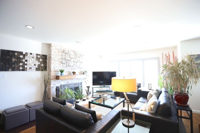 Photo - 140 Avalon Dr Unidad -Upper