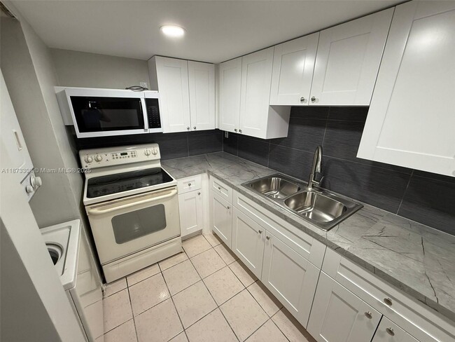 Building Photo - 10000 NW 80th Ct Unit 2345 Rental