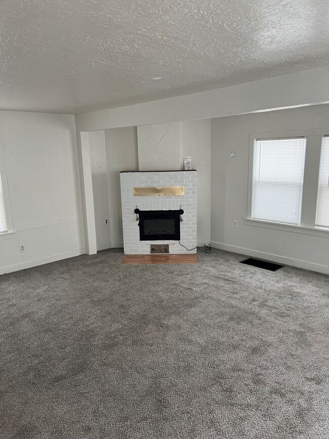 Photo - 1744 Laurel St Unidad 1744