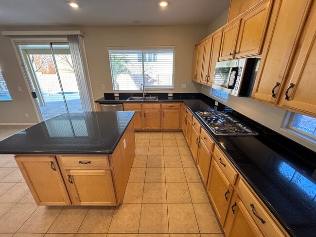 Photo - Gorgeous 6Bed/5Bath/4Car, 2-Story Home located in the Mountains Edge