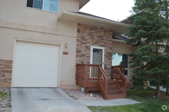 Building Photo - Woodland Park Townhouse!