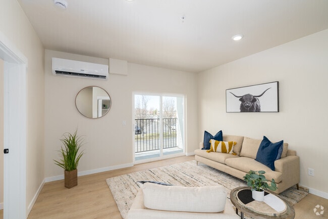 2BR, 2BA - 905SF - Living Room