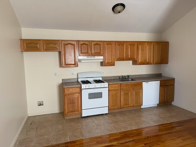 Photo - 99 Fulton Ave