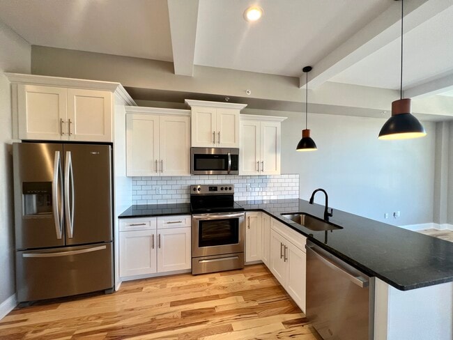 Photo - 116 S Main St