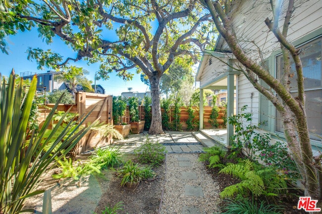 1548 Cabrillo Ave
