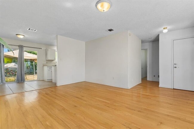 Photo - 722 Wales Way