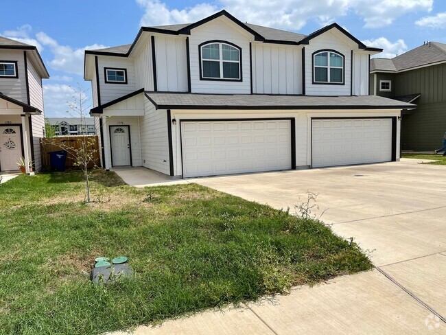 Building Photo - Town home for rent