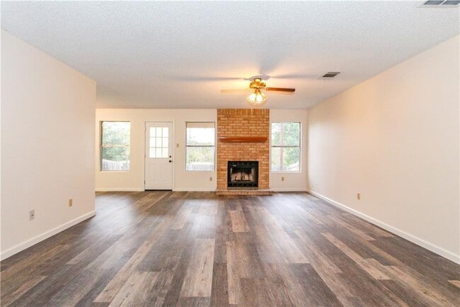 Photo - 900 Sweetwater River Dr