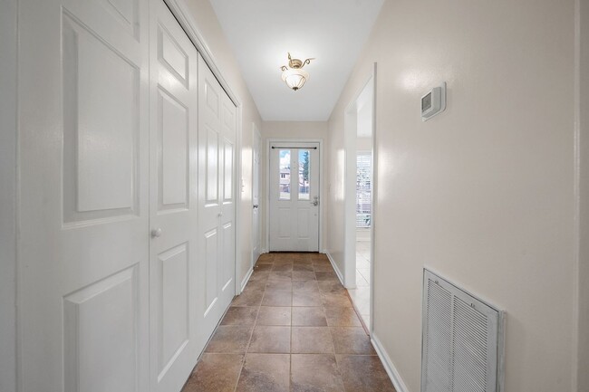 Photo - 2 Bedroom Condo For Rent Near Memorial Drive!