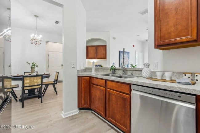 Breakfast Counter - 8601 Beach Blvd Unidad Southern Grove Condo