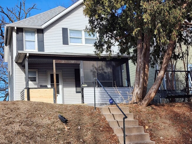 Building Photo - 1012 E 15th St