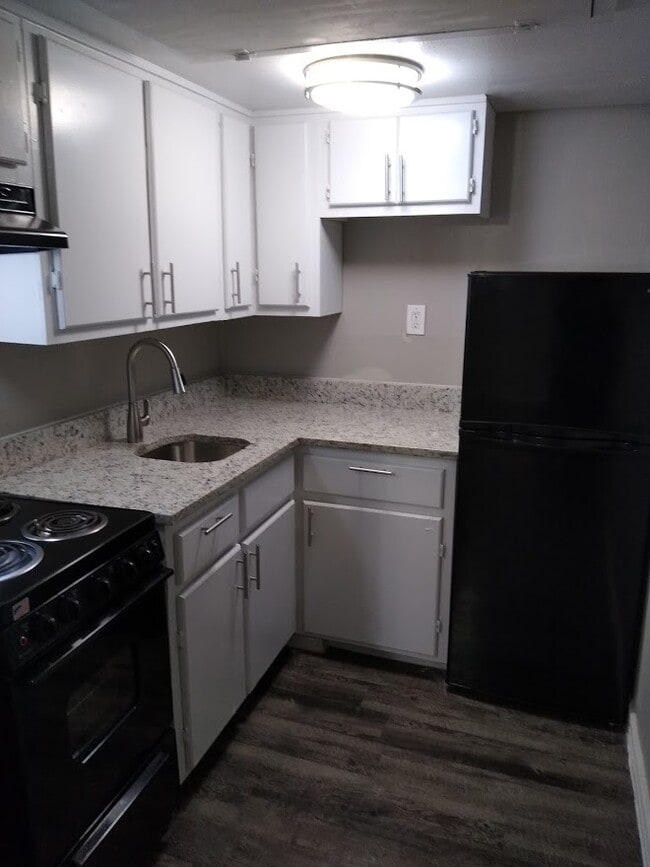 Elegant Kitchens - 1809-on-Cox