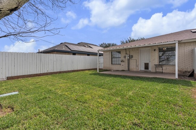 Photo - 1906 Lake View Dr