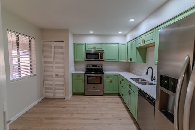 Building Photo - Beautiful 2-bedroom condo is now available...