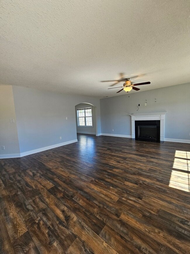 Photo - Spacious 3 Bedroom 2 Bathroom Home on Half...
