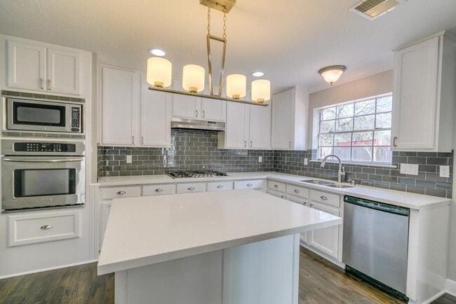 Building Photo - 14022 Ragus Lake Dr