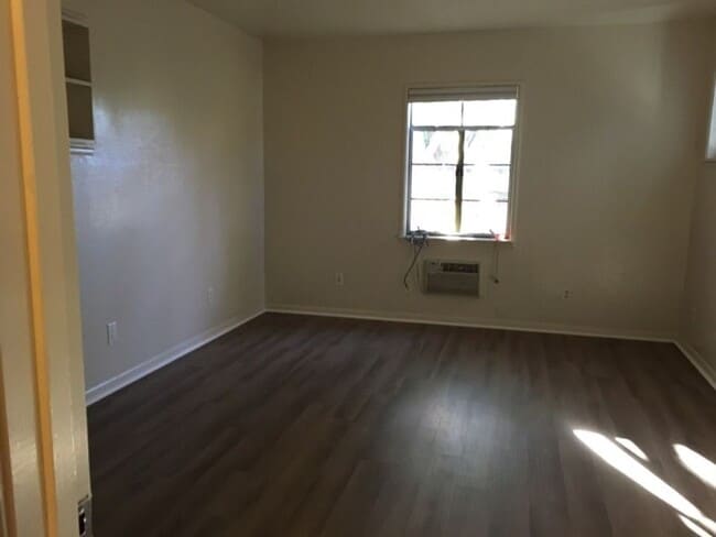 Photo - *DS647/7th408-McKinney, Sally Unidad 408-A 7th St.