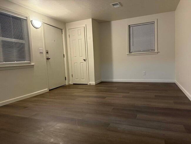 Photo - 4220 S 49th St