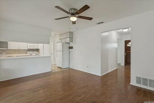 Photo - 207 Balboa Dr