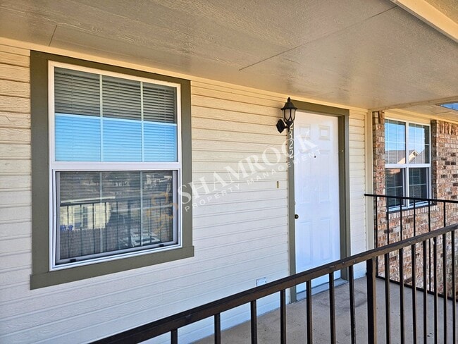 Building Photo - Cute 2 bedroom!