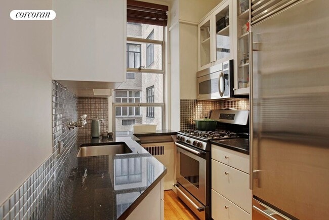 Photo - 11 W 81st St