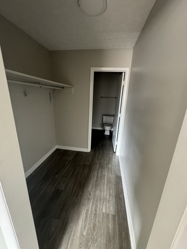 Photo - 835 Applewood Ln