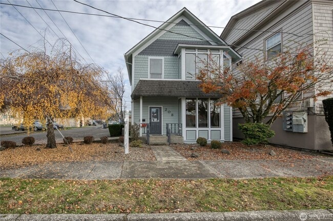 Building Photo - 208 N. "H" Street Unit Up