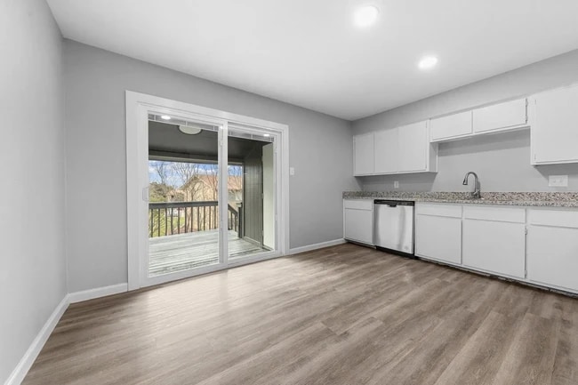 Kitchen - 124 Wind Ridge Dr Unit Apt C