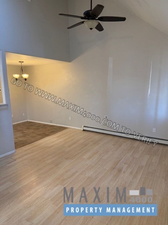 Photo - 385 Sunnyside Cir