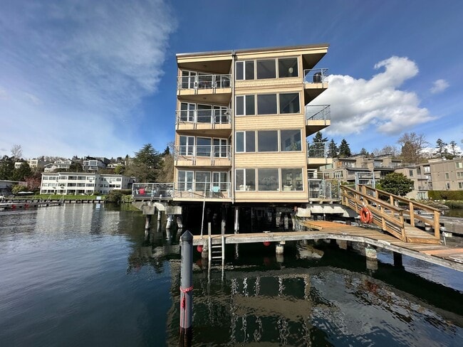 Leschi Waterfront Condo ~ The Pier - Leschi Waterfront Condo ~ The Pier