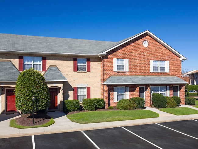 Holly Point Apartments are situated in the heart of Chesapeake