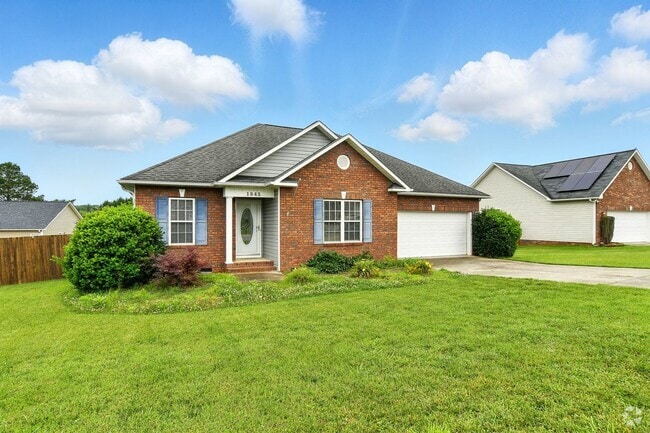 Building Photo - Charming 3BR Brick Home with Private Yard ...