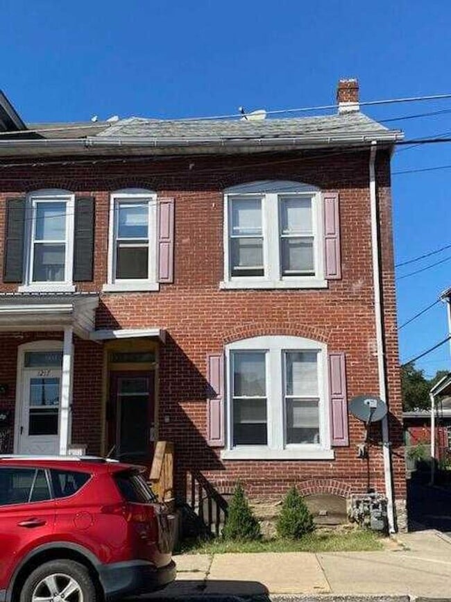 Photo - 1215 Lehman St