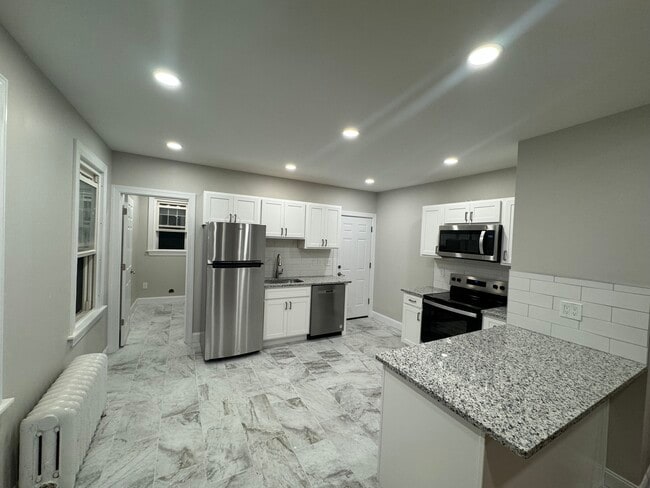 Building Photo - 29 Bretton Rd Unit 2nd Floor