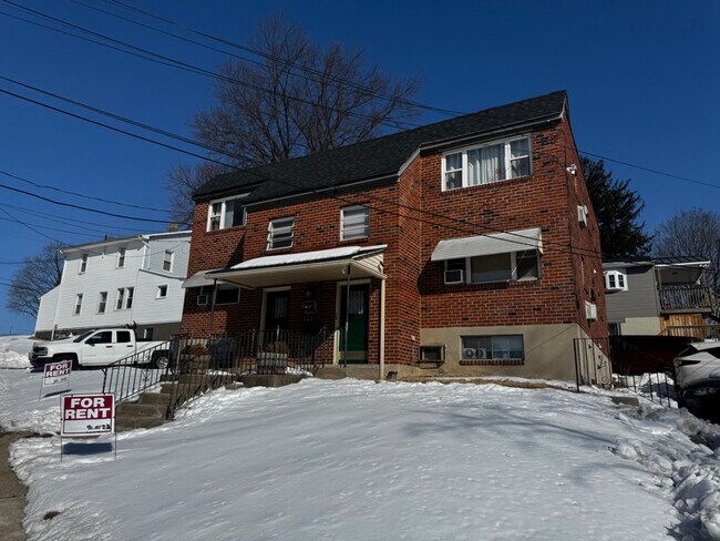 Building Photo - 207 Summit Ave