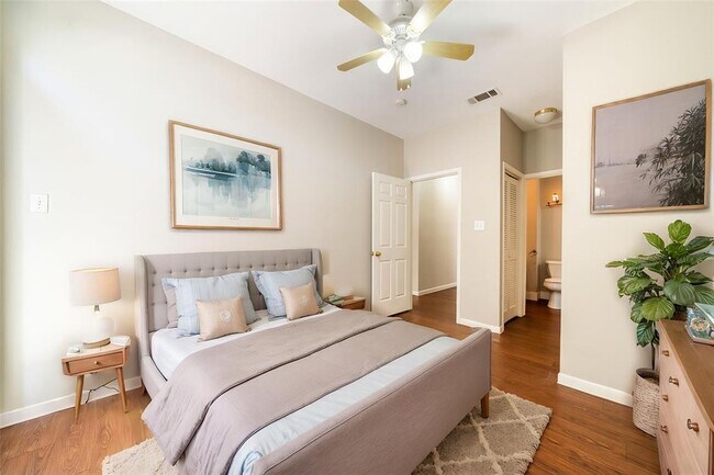 Photo - 2300 Leon St Unit 101