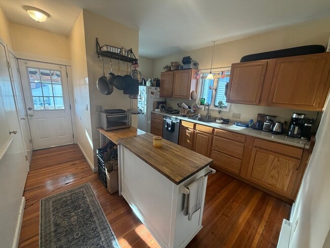 Building Photo - 125 Hillsdale Rd Unit R2