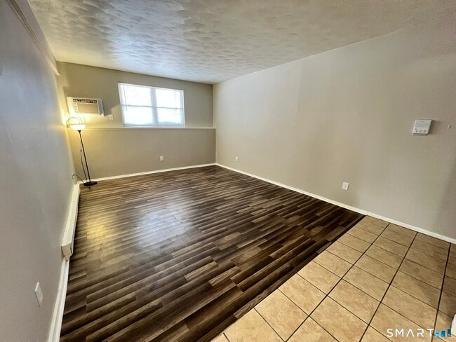 Building Photo - 515 Emmett St Unit B11