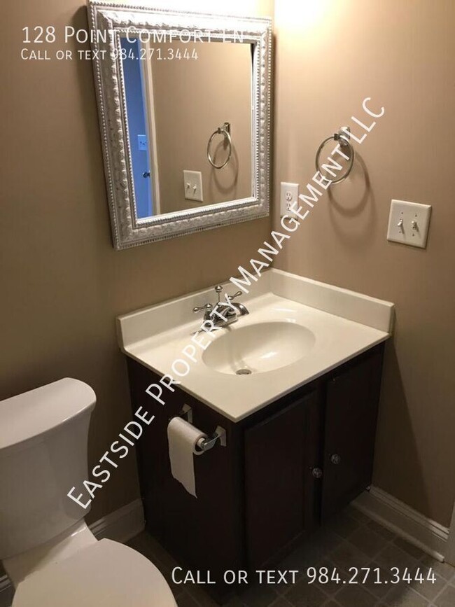 Photo - 128 Point Comfort Ln