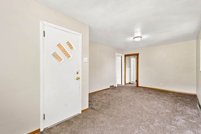 Photo - Stunning 3 bed, 2 bath home in Ambridge available August 15!
