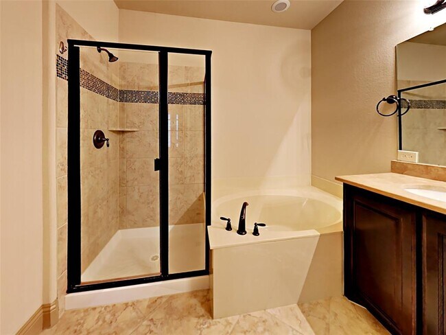 Photo - 5723 Headquarters Dr