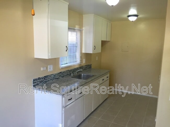 Photo - 256 Euclid Pl Unidad A