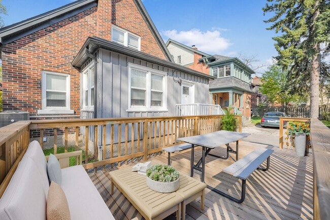 Building Photo - 61 Roy St