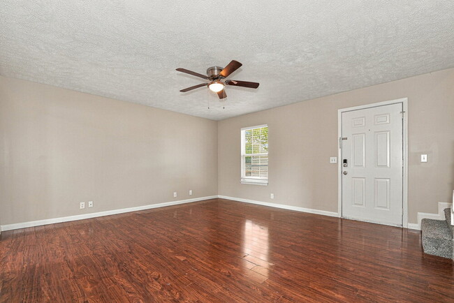 2819 Weybridge Dr