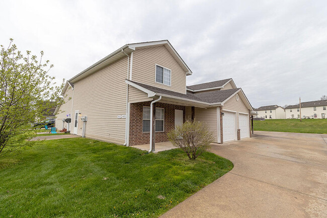 Photo - 1421 Bodie Dr Townhome