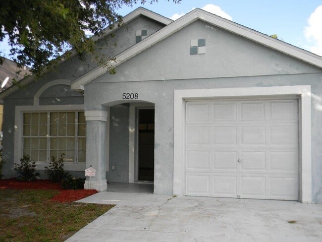 Building Photo - 3 Bed / 2 Bath Home In Orlando - Lockhart