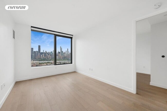 Building Photo - 3 Ct Square W Rental