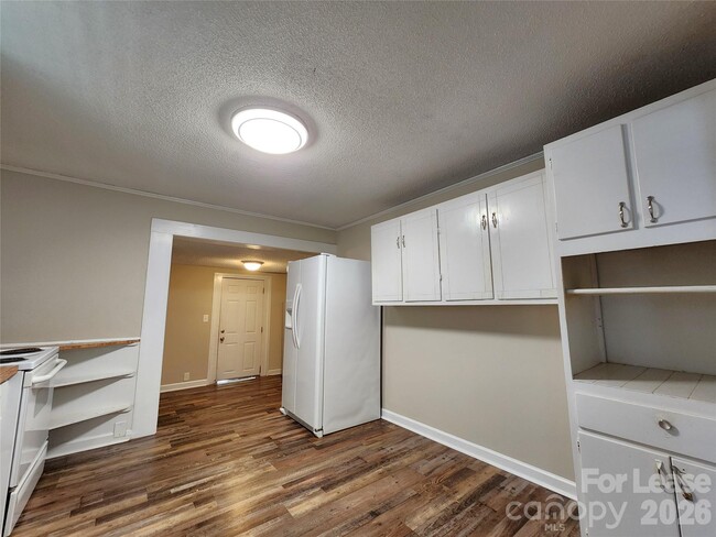 Photo - 121 Willow Ln NW