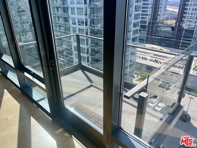1100 S Hope St Unit 1704