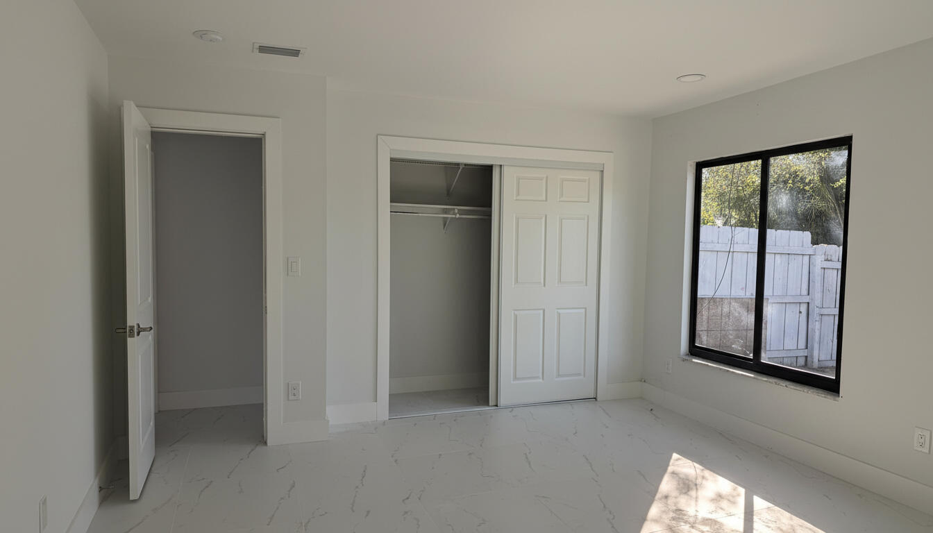 Photo - 4852 Weymouth St